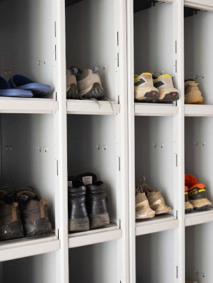 Zapatero del Albergue Seminario Menor